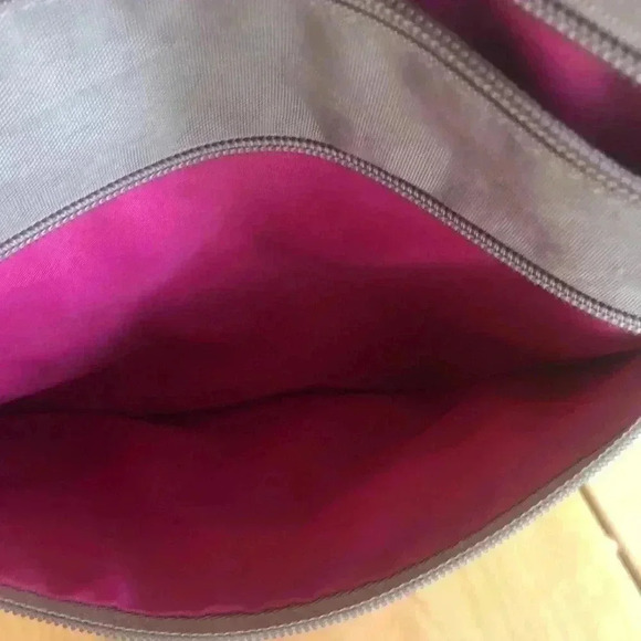 Baggallini crossbody bag with adjustable strap. - Picture 6 of 8